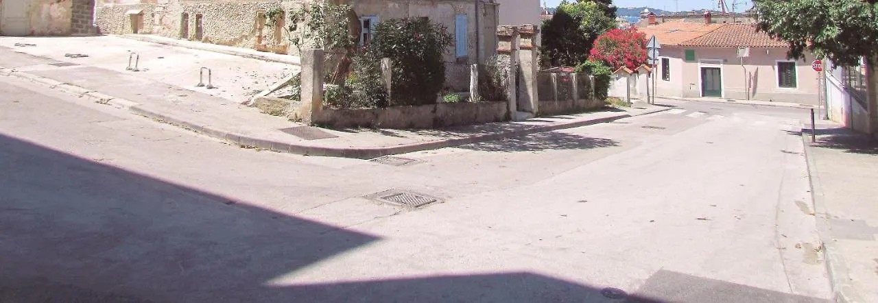Center Studio Apartment Pula 0*,