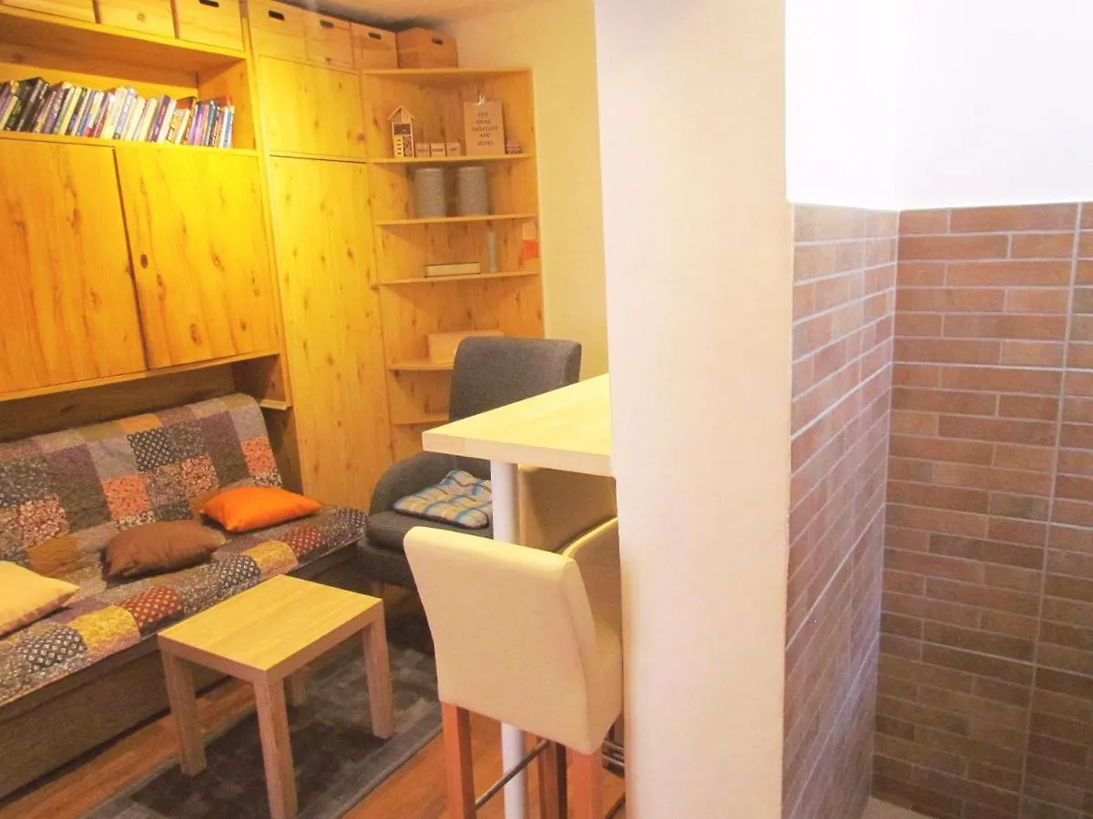 Center Studio Apartment プーラ